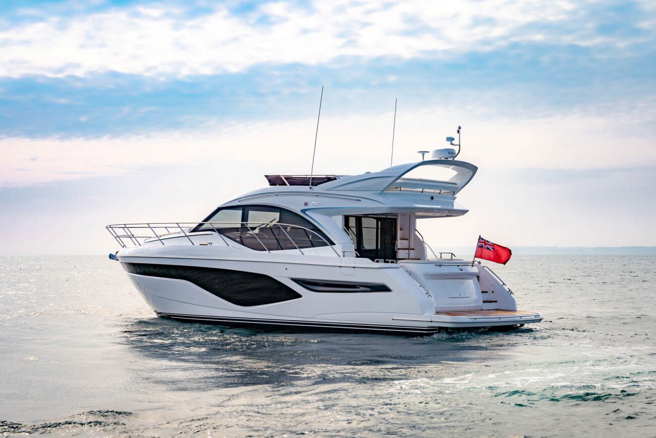 Princess Yachts – Princess F50: En elegant flybridge-yacht för ultimat lyx